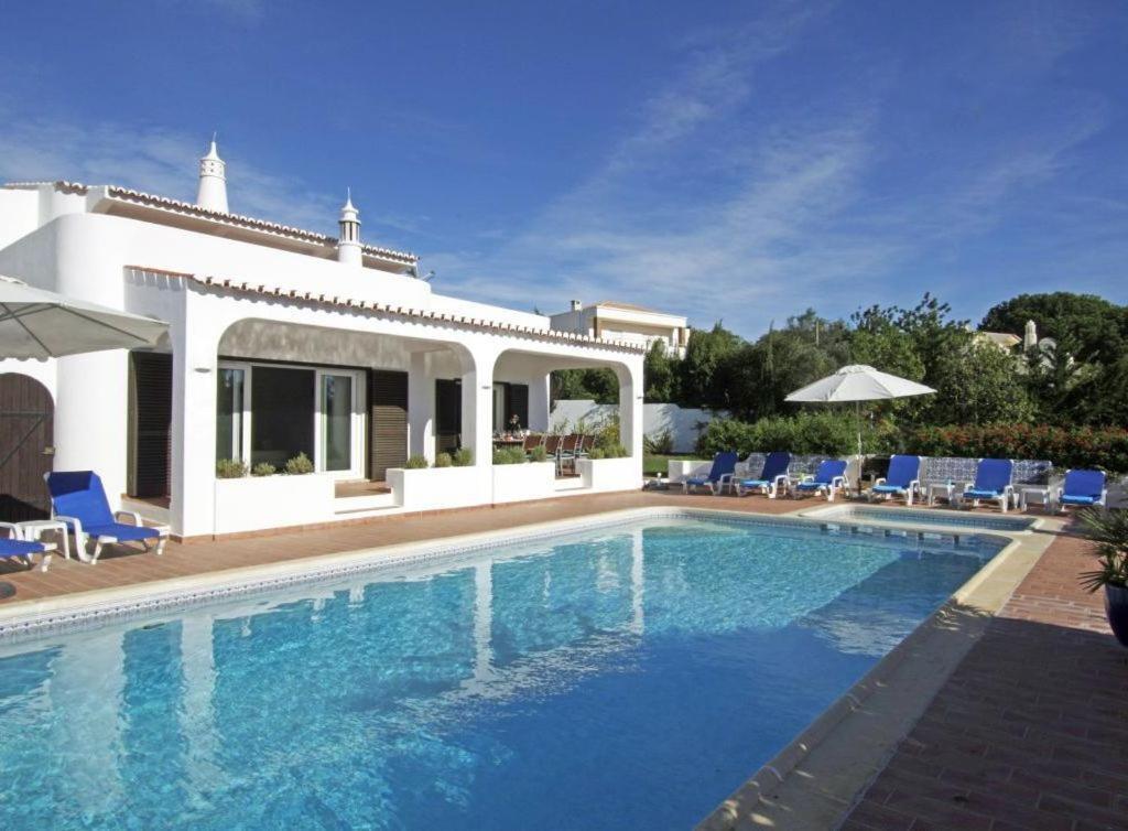 Villa Carvoeiro Tennis - Villa With Tennis Court And Private Heated Swimming Pool In Carvoeiro Esterno foto