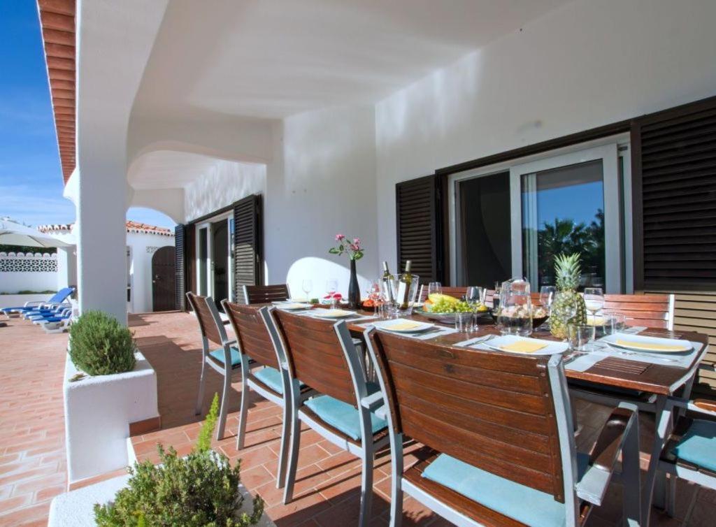 Villa Carvoeiro Tennis - Villa With Tennis Court And Private Heated Swimming Pool In Carvoeiro Esterno foto