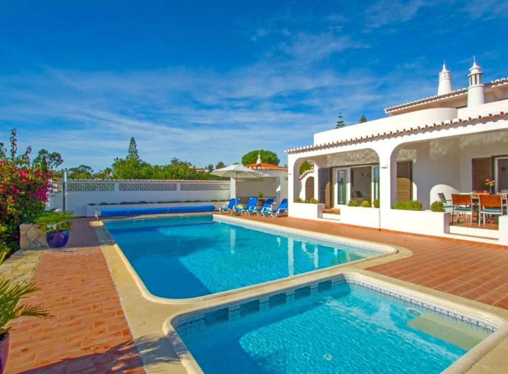 Villa Carvoeiro Tennis - Villa With Tennis Court And Private Heated Swimming Pool In Carvoeiro Esterno foto