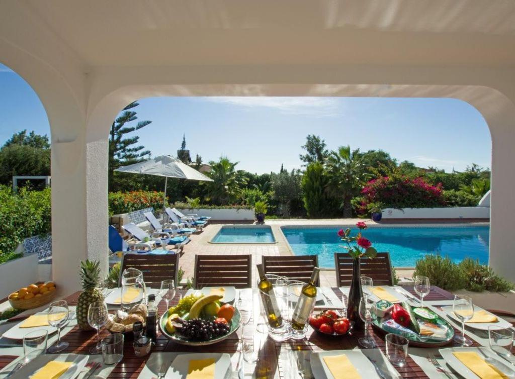 Villa Carvoeiro Tennis - Villa With Tennis Court And Private Heated Swimming Pool In Carvoeiro Esterno foto